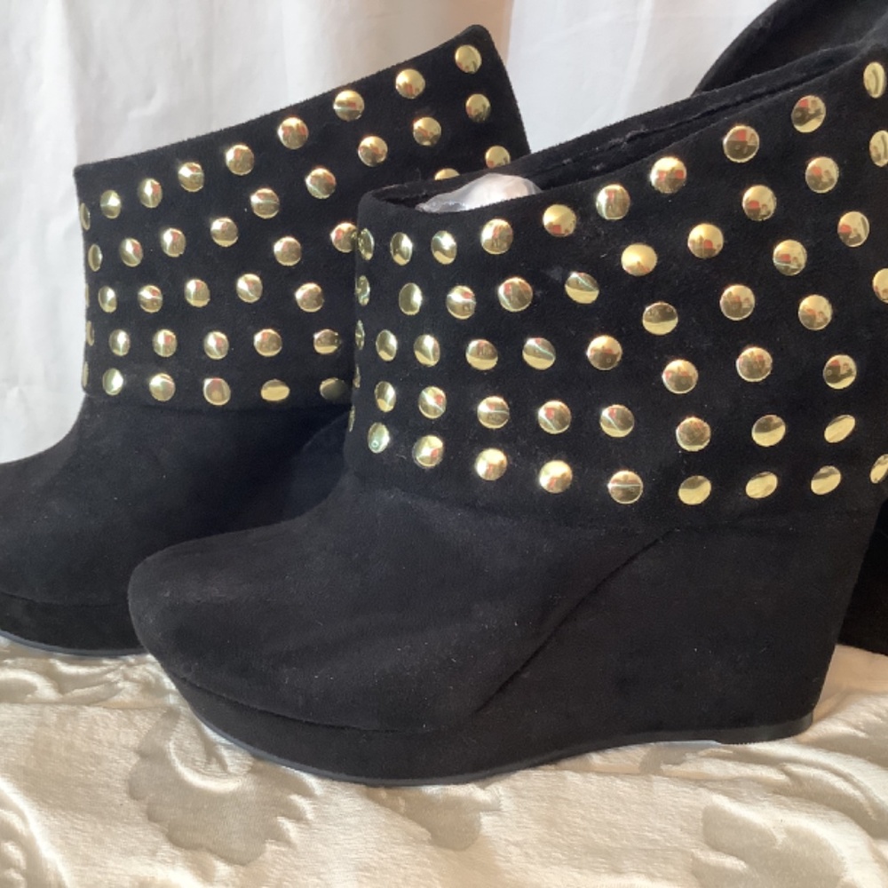 NWT Italian black suede ankle boots with gold studs bling - Picture 4 of 11